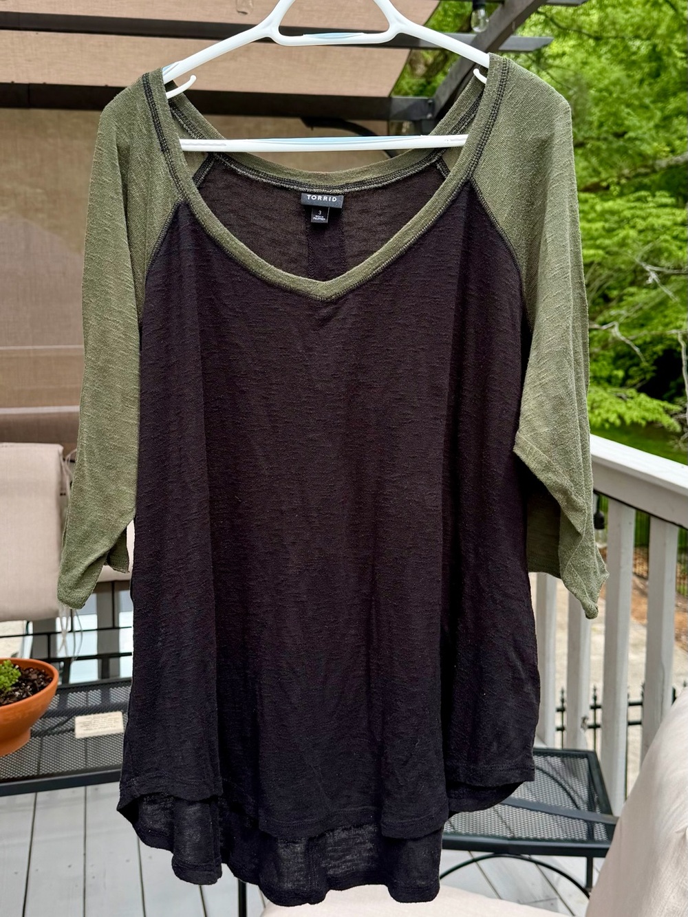 torrid V-Neck Top Black and Olive Green 3/4 Length Sleeve